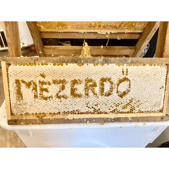 akác méz fedelezés